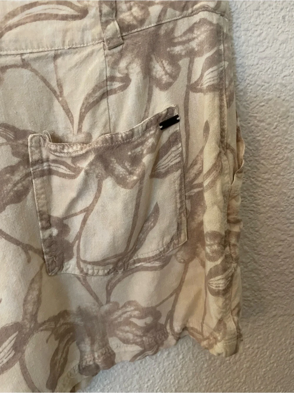 O'Neill Beige Floral High-Waist Button Shorts Size 25